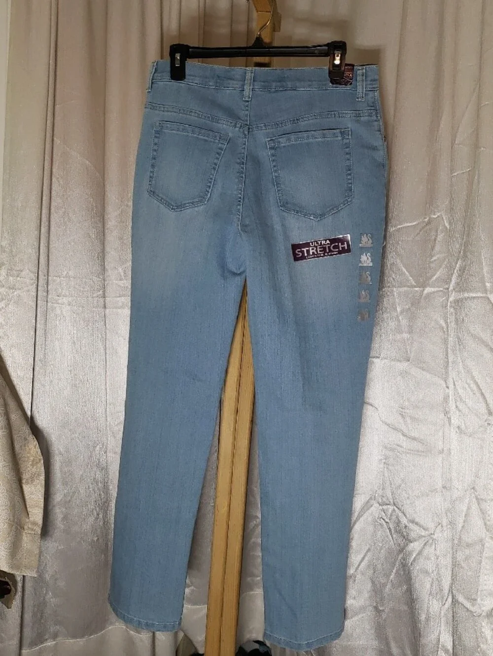 Gloria Vanderbilt Light Blue Straight Leg Jeans